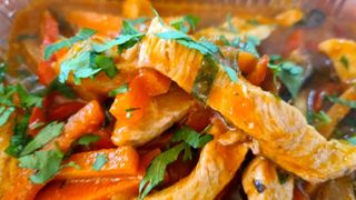 Polo Diavola (piept de pui picant cu legume la tigaie)