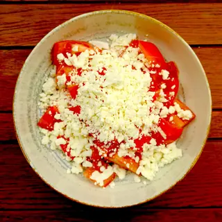 Salată de rosii cu brânză