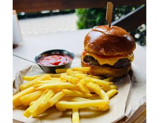 Чізбургер з яловичиною (300/120/50g)