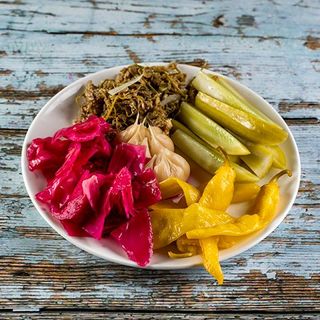 მწნილის ასორტი