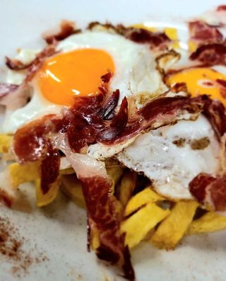 Huevos Rotos con Jamón Ibérico 