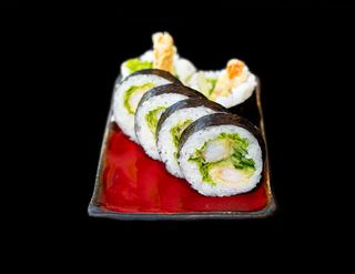 Tempura roll futomaki z krewetką w tempurze 6szt