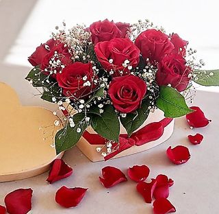 Sombrerera 12 Rosas Rojas