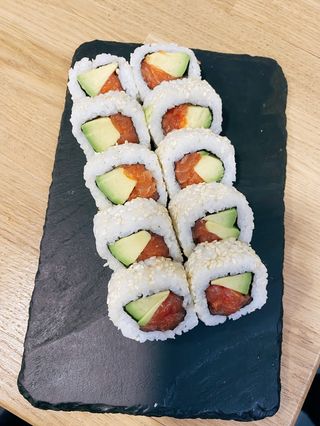 Califòrnia De Aguacate Y Salmón (10 Uds.)