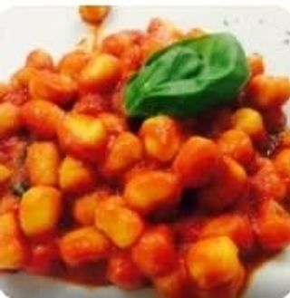 Gnocchi con sugo al basilico