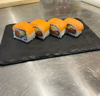 Uramaki Salmón Flambe (4 Uds.)