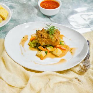 Bacalao con costra de oliva verde y tomate seco
