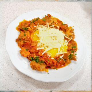 Tochitura cu mămăliguța si ou ochi 