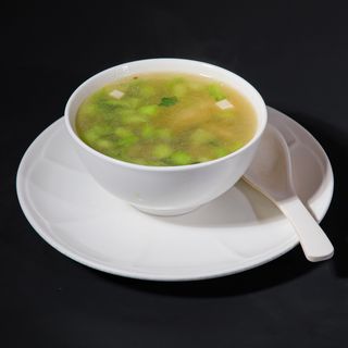 Zuppa di verdure con tofu