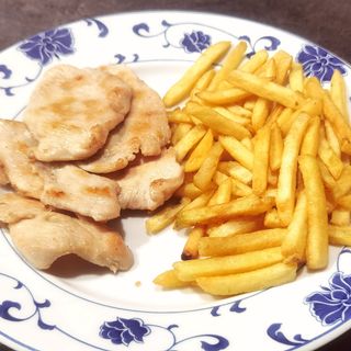 #80. Filete De Pollo Frito Con Patatas