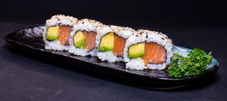 120. California De Salmón Y Sésamo (4 Uds.)