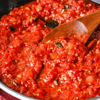 Amatriciana Sauce (Tomato sauce with Onions, Fresh Parsley)