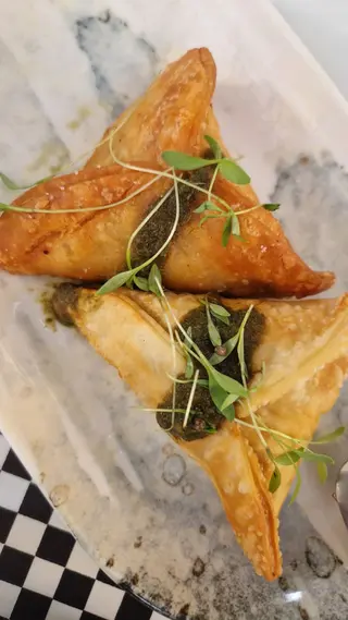 Pack de samosas de pollo Tikka Masala (2 Uds.)