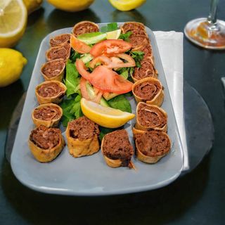 Чий кюфте суши (турска разядка) леко пикантна