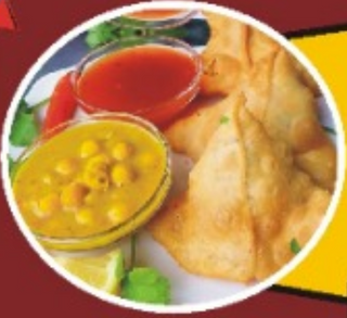 Samosa chaat piatto