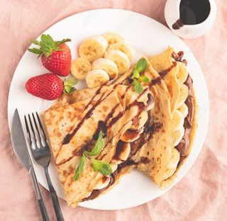 Палачинка с нутела, ягоди и банан