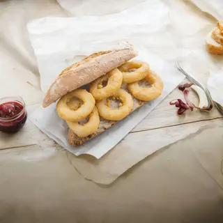 Bocadillo de rabas de calamar con alioli