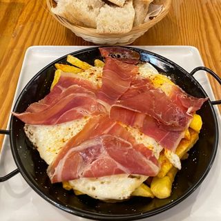 Huevos rotos con jamón 