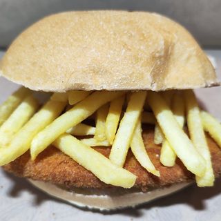 HAMBURGER COTOLETTA  PATATINE  E SALSA A SCELTA