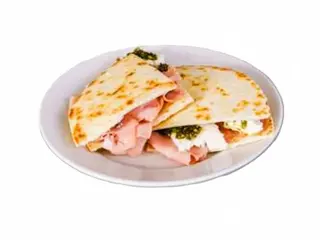 Piadina con mortadella, squacquerone di Romagna