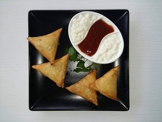 Samosa De Pollo (3 Uds.)
