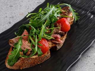 Брускета з Ростбіфом (250г)