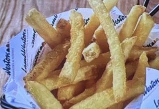 Patatine fritte cacio e pepe