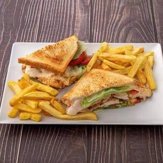 Club Sándwich Con Patatas