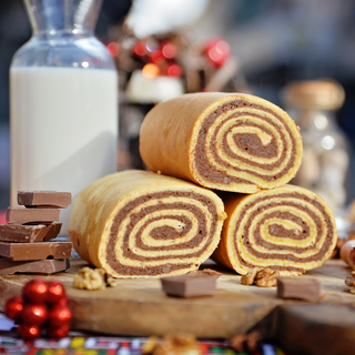 Rulada de casa cu cacao si nuca