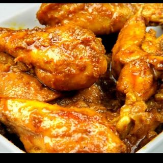 Corsa del pollo con salsa