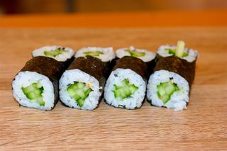 Суши Хосомаки краставица  (8бр-110г)