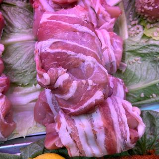 Cosciotto aromatizzato e pancetta 