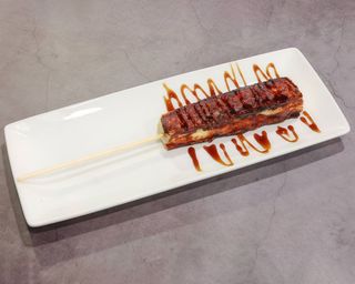 Espetinho de Queijo Coalho com Melaço