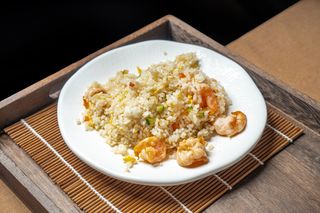 25. Riso saltato con gamberi