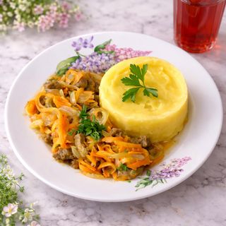 Печень жареная с луком и морковью
