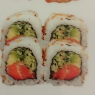 67. Uramaki Salmón Y Pepino (4 Uds.)
