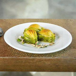 Пахлава "Мидия" с грецким орехом (1 шт.)