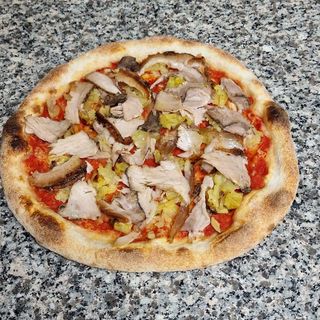 Pizza rossa porchetta di Monte San Savino e patate arrosto