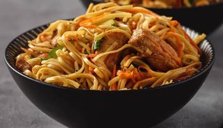 25. Spaghetti di riso con carne