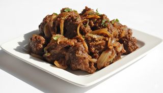 Queue de bœuf sauté avec attiéké