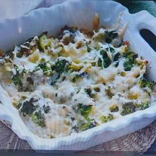 Broccoli con champiñones gratinados y salsa nata al horno