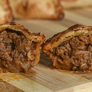 Empanada de carne picante