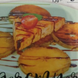 Карамелизирана ябълка с козе сирене