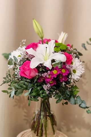 Ramo De Lirios Y Rosas - Lesoto