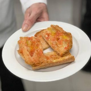 Pan De Coca Con Tomate En Su Punto
