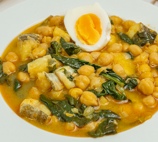 Plato De Potaje Con Bacalao