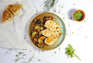 Pileći file sa grilovanim povrćem 