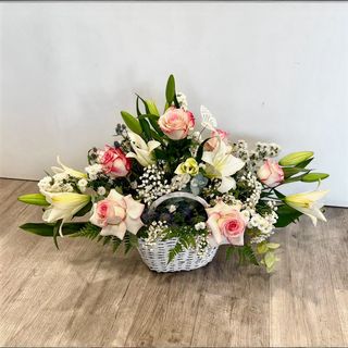 Cesta com Rosas e Coroas Imperiais