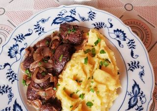 Ficăței de pui in sos de vin cu piure