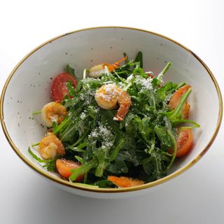 Салат с рукколой и креветками
